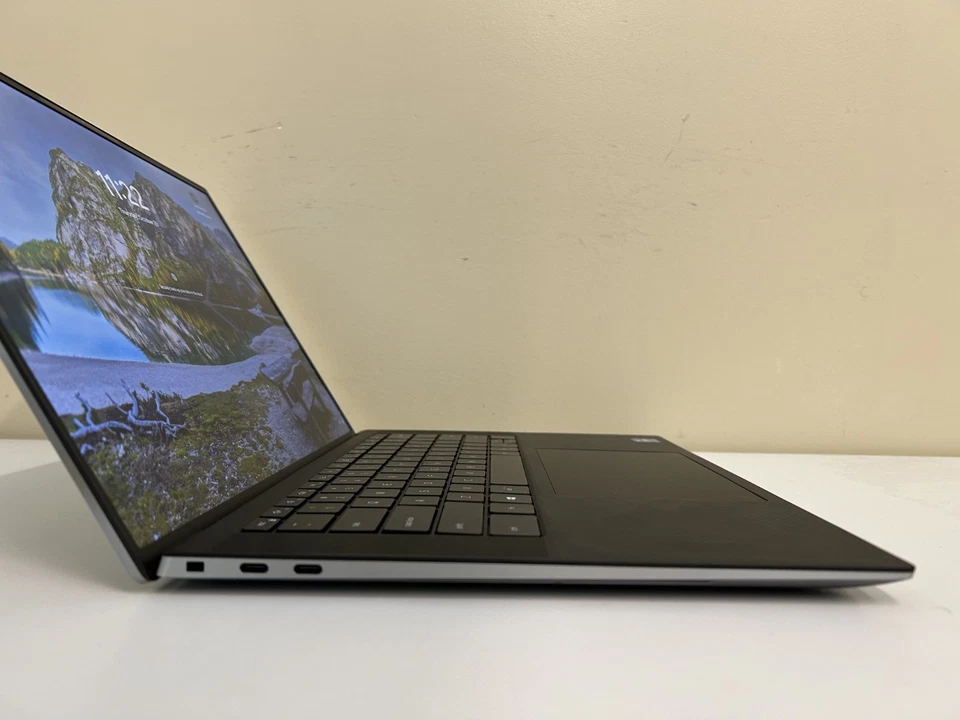 Dell Precision 5560 15.6" i7-11850H @ 2.50GHz 1 TB NVMe SSD 32GB RAM Win 11 Pro Foto 3 de 4