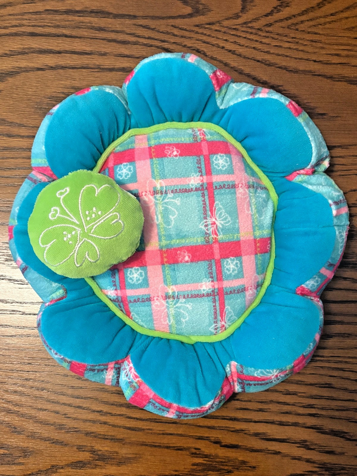 American Girl Dreamy Daisy Plush Pet Bed for Toy Dogs & Cats in Patterned Plaid