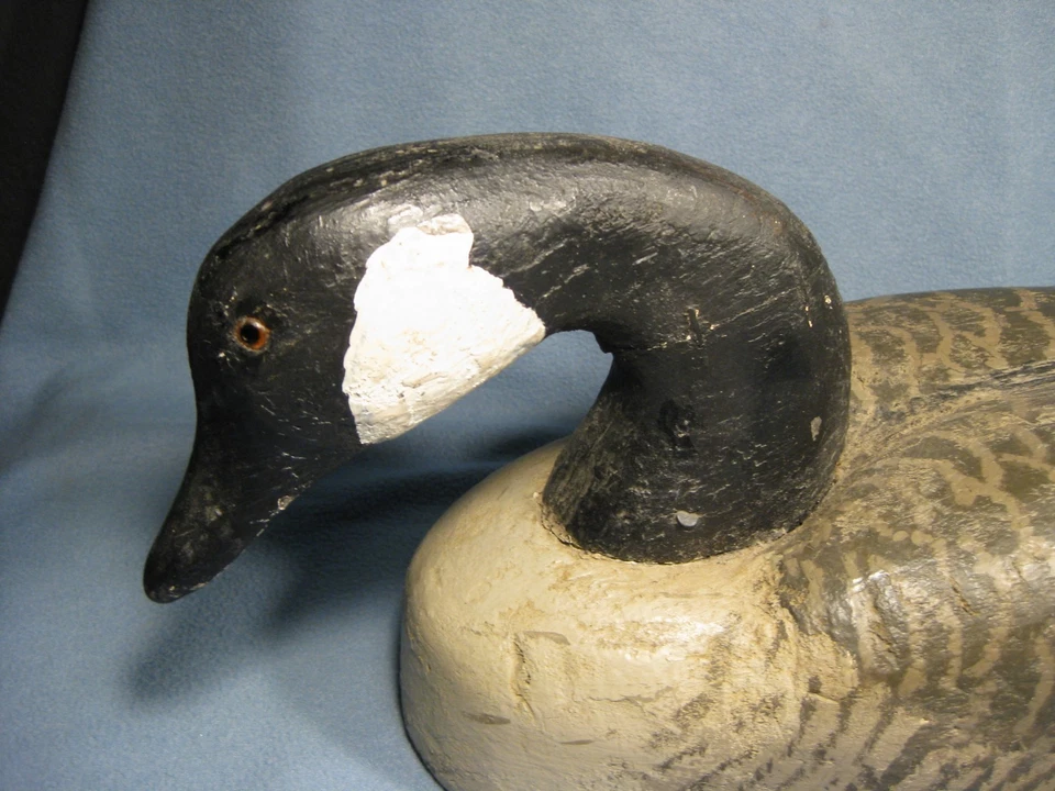 Señuelo de ganso canadiense de madera ligero vintage con ojos de vidrio de 20" de largo Foto 4 de 4