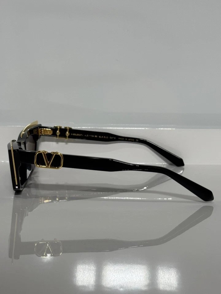Gafas de sol Valentino V-Gildcut VLS-113A-55 negras con doradas estrechas ojo de gato para mujer” Foto 3 de 4