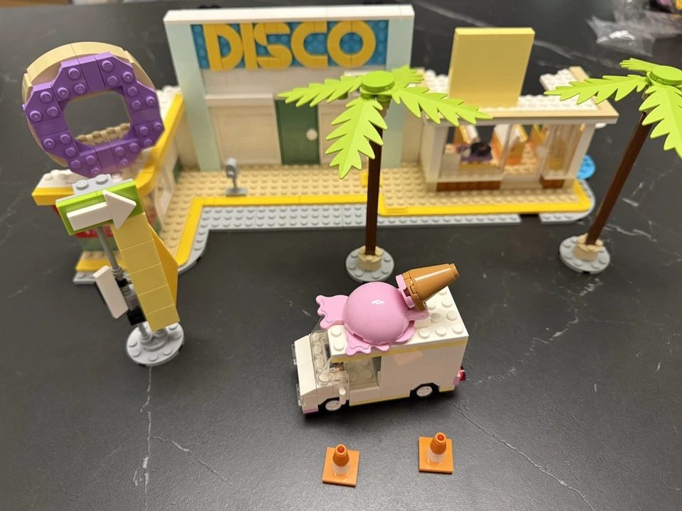 LEGO Ideas 21339 BTS Dynamite, Foto 2 von 5