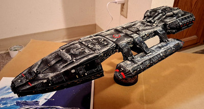 BATTLESTAR GALACTICA MODEL KIT, Completed 18'' Moebius