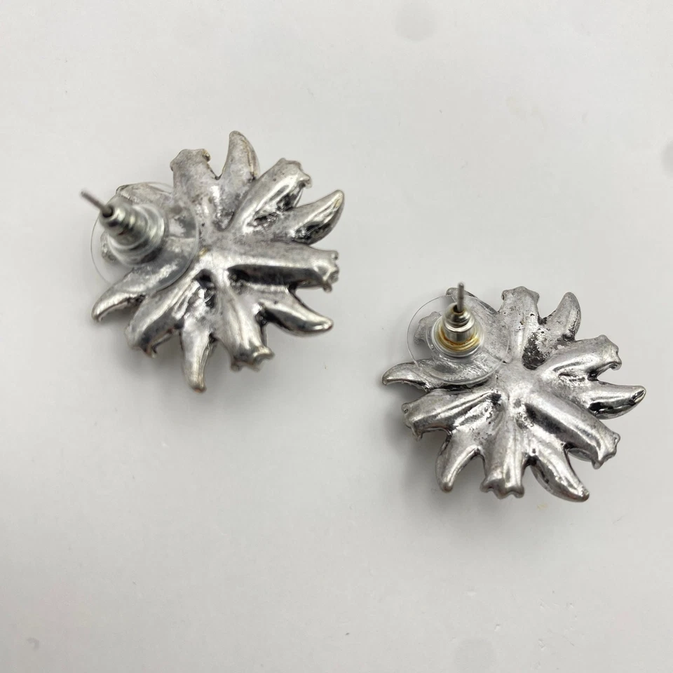 Pendientes perforados vintage de perlas florales con estrás tono plata MCM noche fiesta Foto 4 de 4