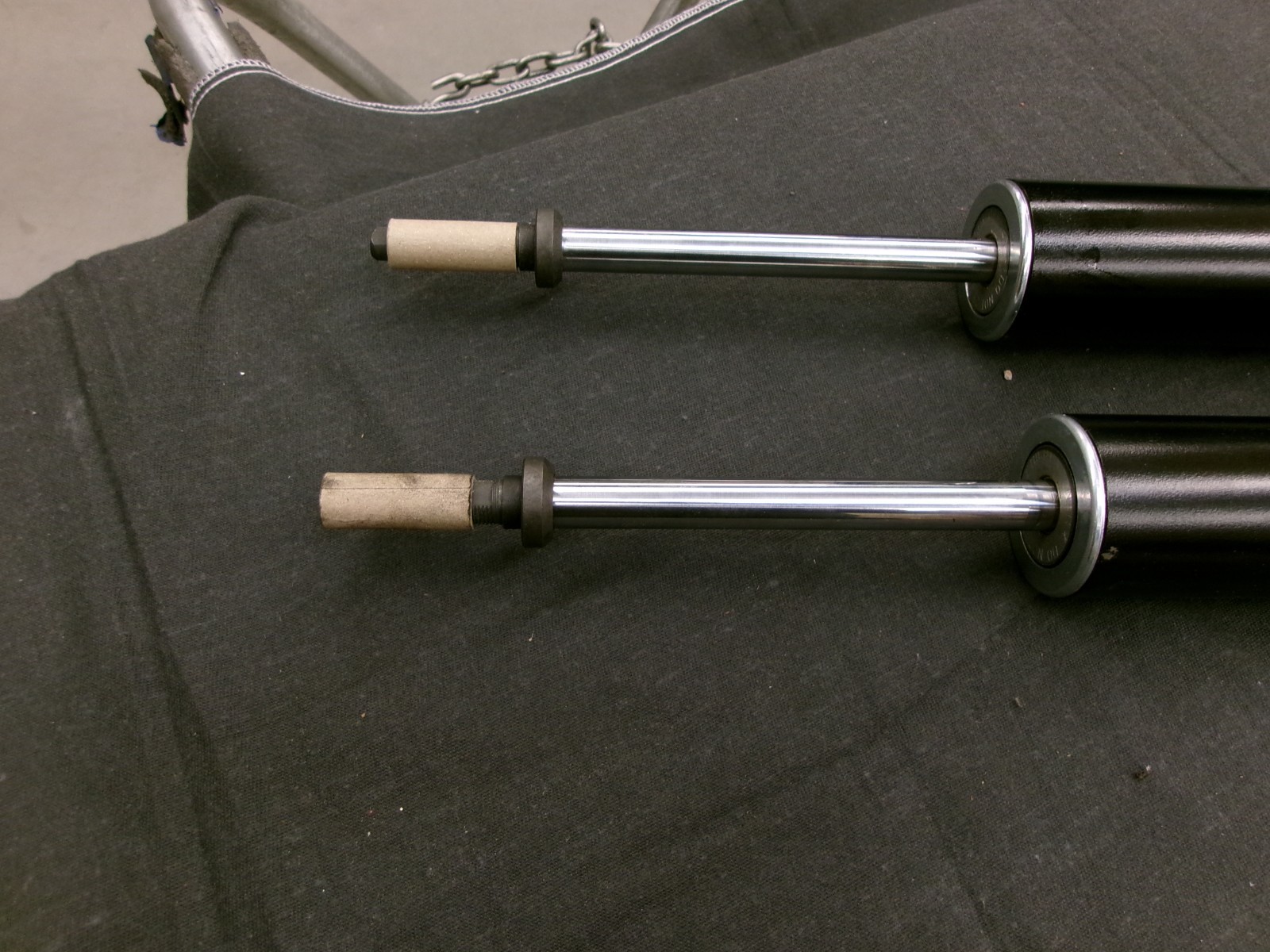 Maserati GranTurismo MC Stradale 2010-2016 Front Left, right Air suspension struts Pair P/N 306181
