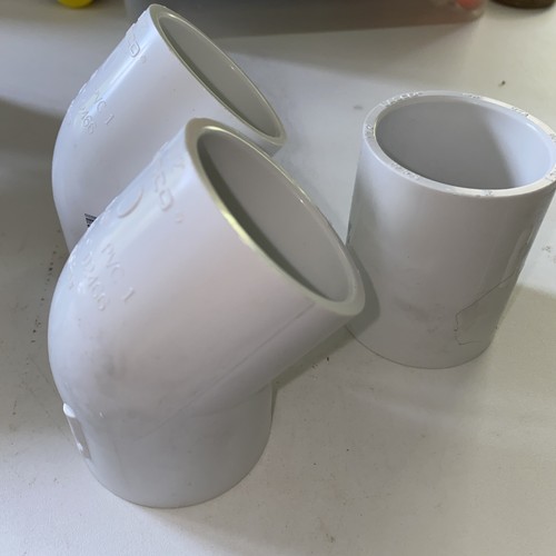 (2) 1 1/2" Muffe PVC 45 Grad Bogen Sch 40 LASCO D2466 Plus 1 1/2" Kupplung