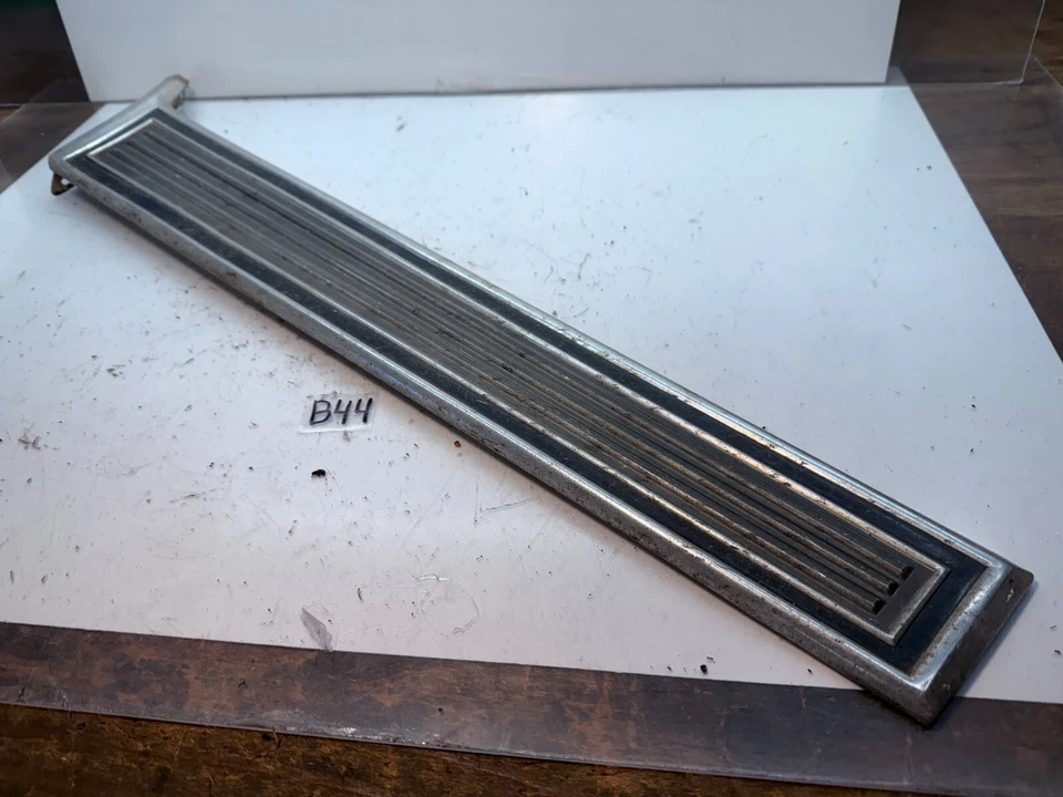 Ford Gran Torino Sport 1972 cuarto trasero izquierdo panel moldura 72 B44-5 Foto 2 de 4