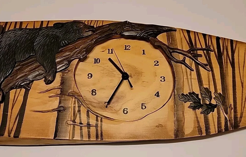 Reloj de pared de madera de oso negro siesta - 35" de ancho x 10" de alto Foto 2 de 4