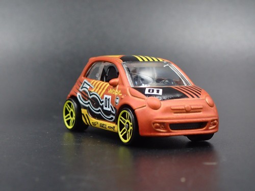 2007-2025 Fiat 500 Orange 1/64 Scale Collectible Diorama Diecast Modelo Coche - Imagen 2 de 8
