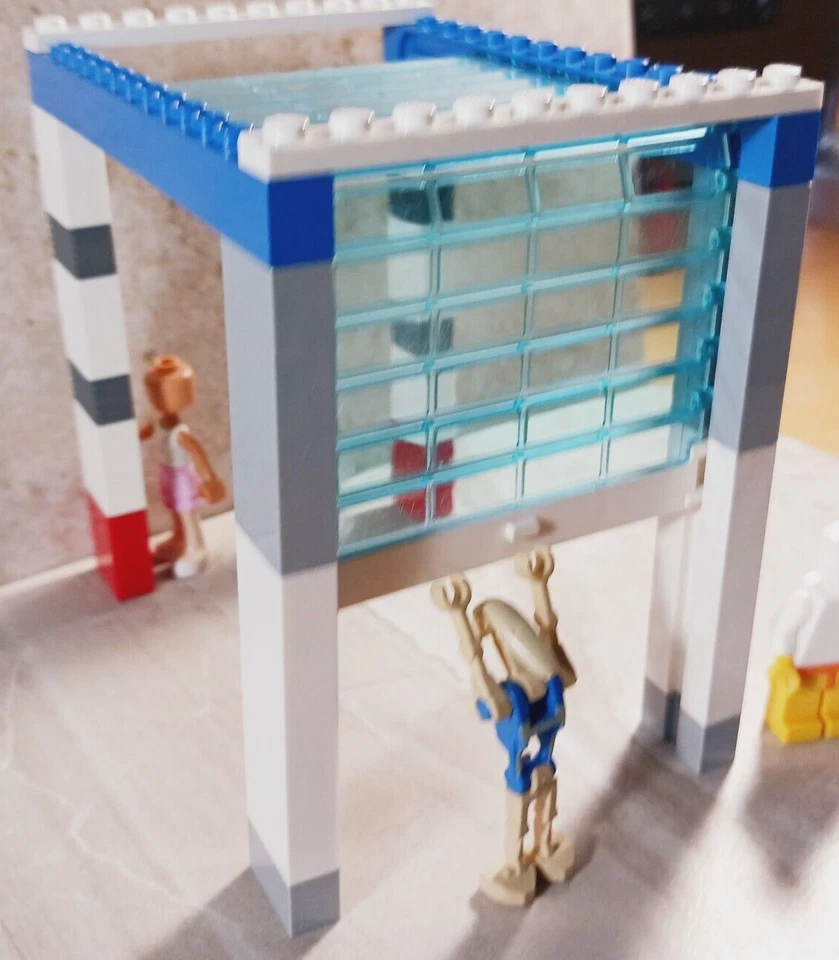 LEGO Garage Build RV SWAT Post Bay Fire Truck Bas Door Roll Up Clear 6 City - Image 3 of 3