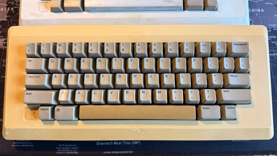 Conjunto de DOIS teclados e cabos Apple M0110 para Macintosh 128k 512k RARO vintage - Imagem 3 de 4