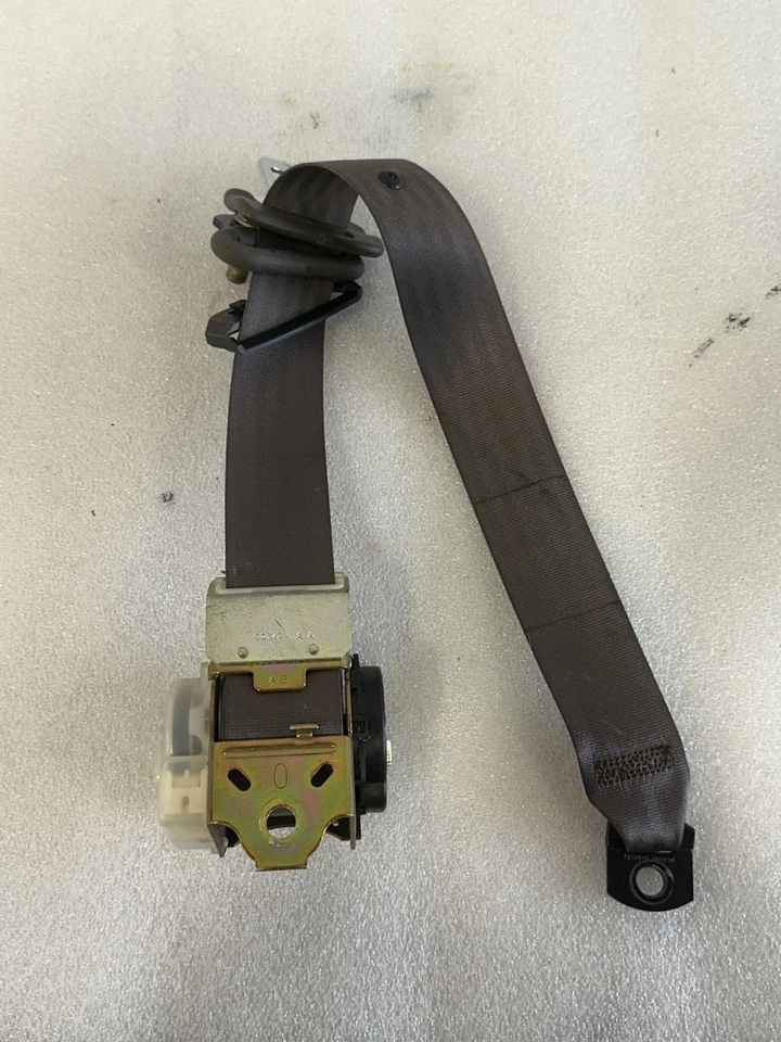 CINTURÓN DE SEGURIDAD TRASERO IZQUIERDO MITSUBISHI MONTERO SPORT 1997 1998 1999 BRONCEADO Foto 2 de 4