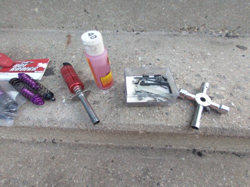 TRAXXAS 1/10 Nitro sport TRX 3.3 2wd Stadium Truck EXTRA PARTS GOOD ROLLER - Picture 17 of 17
