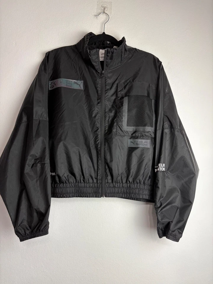 Chaqueta cortavientos Puma X Felipe Pantone negra para mujer XL PRECIO DE VENTA SUGERIDO POR EL FABRICANTE $180 Foto 2 de 4