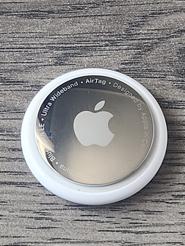 Air tag for tracking everything, Kids, Cars, Keys etc