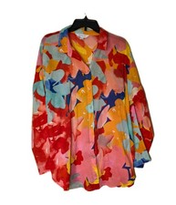 Style: Long sleeve button-front blouse / lightweight shirt