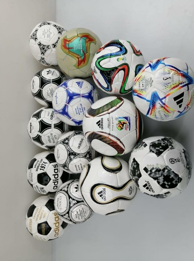 adidas ヒストリカルマッチボールセット1970-2002 ワールドカップ Adidas HISTORICAL WORLD CUP Soccer ball set 1970-2022 SOCCER