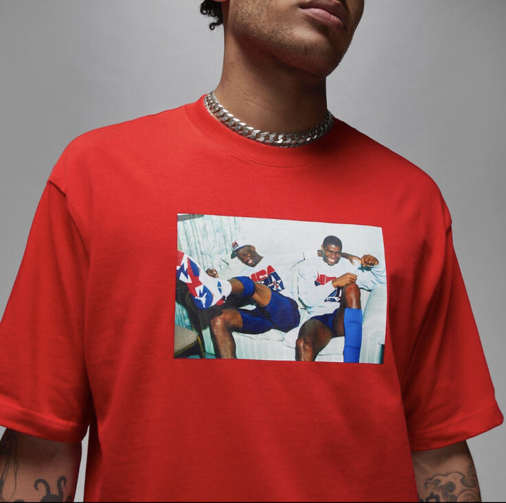 【NIKE】ジョーダン JORDAN X TROPHY ROOM Tシャツ Trophy Room x Jordan New Sheriff in Town Tee Red Olympics