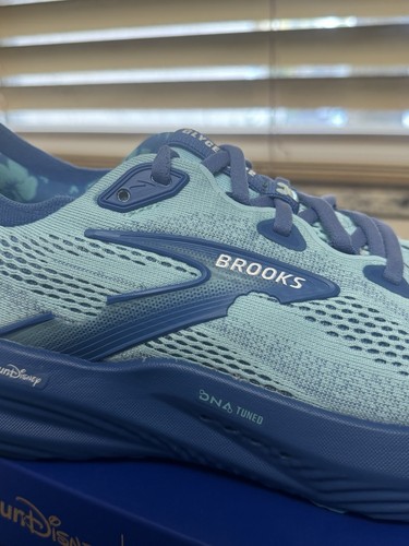 Run Disney Brooks Sneakers Glycerin 22 Nähte Größe 8 WEIT Damen neu im Karton " - Bild 10 von 12