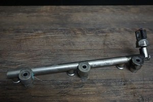 Original VW Passat 3C R36 3.2 3.6 FSI Kraftstoffverteiler links 03H133317B