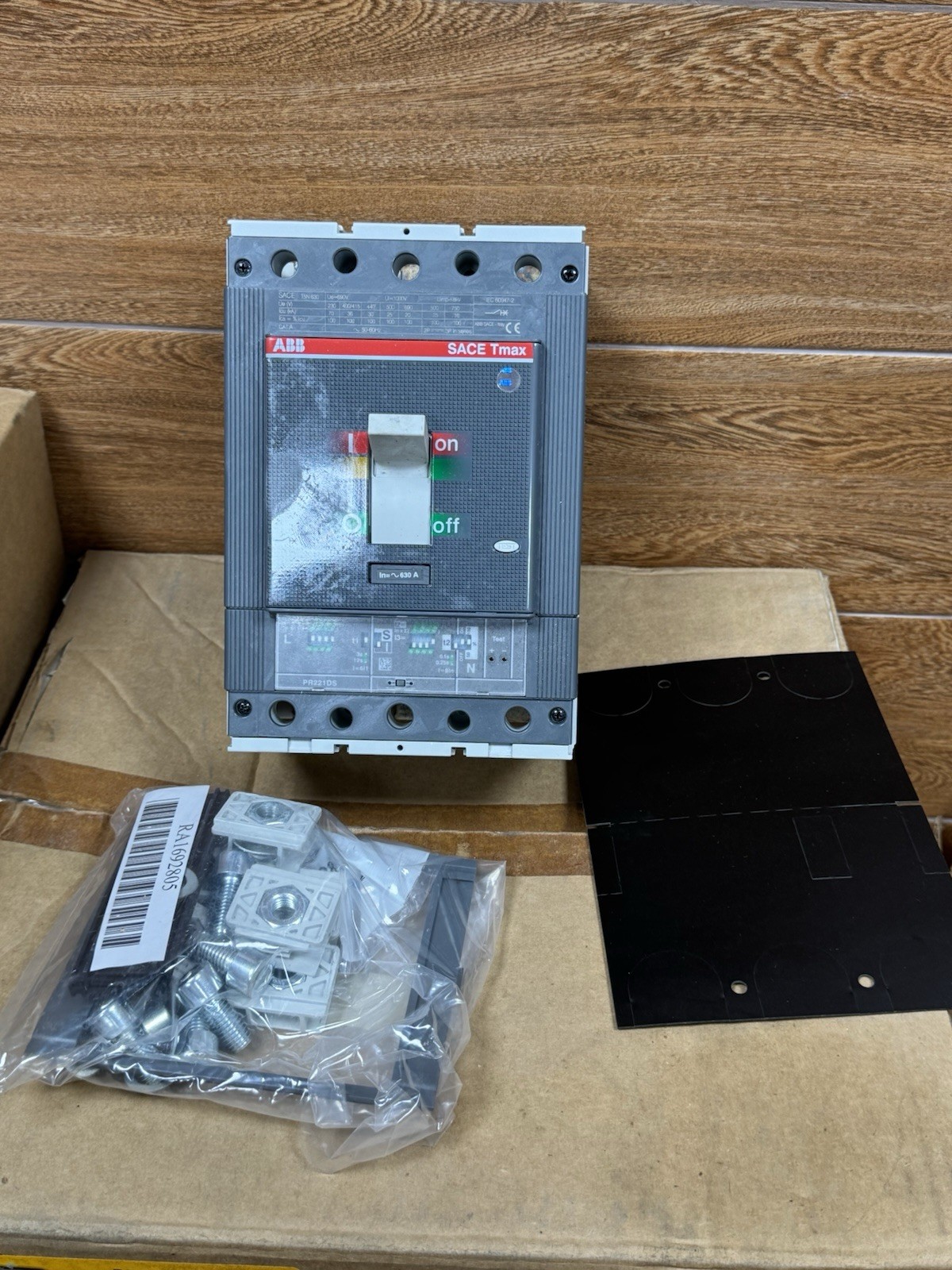 ABB SACE T5N 630 CIRCUIT BREAKER SACE TMAX CC21114768 630A CAT 259-2211 BREAKER