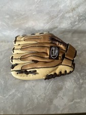 Louisville Slugger Baseball Glove Slugger Series 10.5" Right Hand Throw