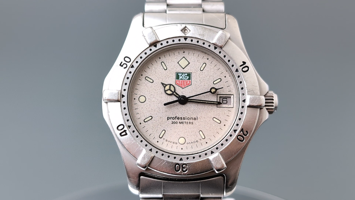 TAG Heuer クォーツ腕時計 シルバー TAG HEUER WK1112-1 PROF 2000 QUARTZ SILVER DIAL STAINLESS STEEL