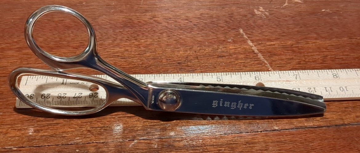 GINGHER PINKING SHEARS SCISSOR 7 1/2" SEWING PATTERNS READY CUT