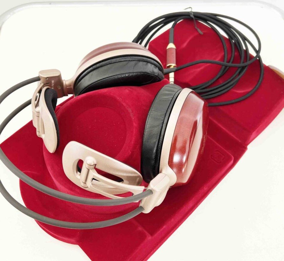Audio Technica ATH-W1000 in box immaculate condition wooden