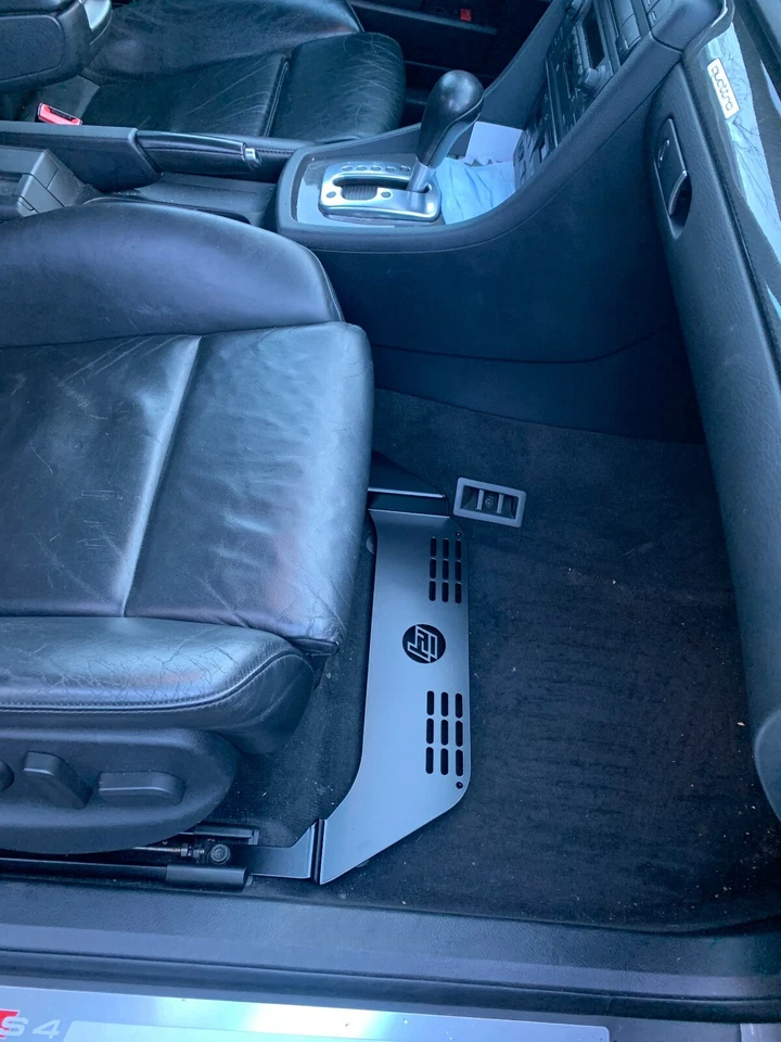 Staffa supporto estintore F4 Fabrication per Audi A4 S4 RS4 B7 - Immagine 2 di 4