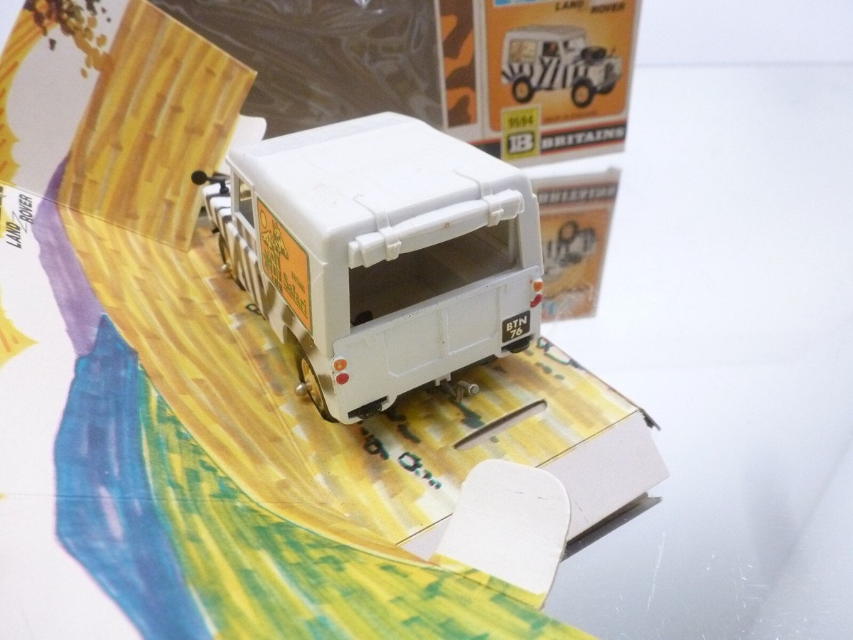 BRITAINS 9594 SAFARI LAND ROVER ZEBRA STRIPE - VERY RARE -1:32