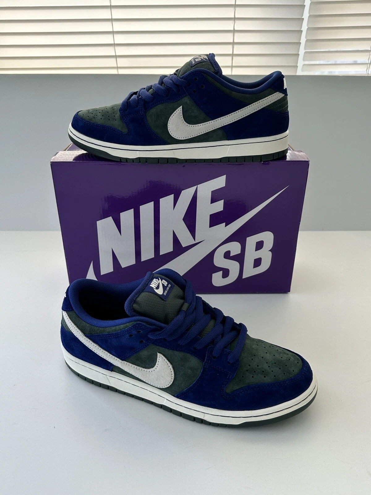 NIKE SB DEEP ROYAL BLUE DUNK LOW (TAILLE 9) (HF3704 400) SUPREME WIZARD OF OZ DUNK