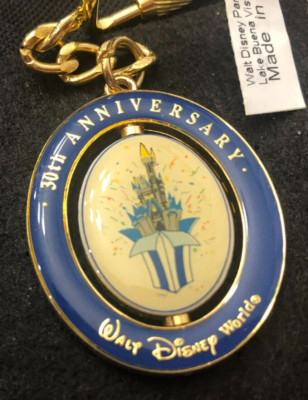 Disney Keychain key chain ring Walt Disney World spinner 30th Anniversary castle