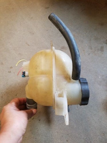 Coolant Reservoir Fits 06-10 SOLSTICE 345087 - Picture 3 of 12