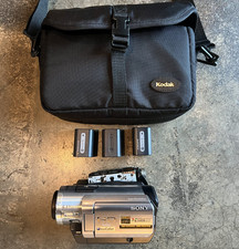 Sony Handycam HDR-HC7 Full HD for Parts or Repair - Does Not Close  Quick Ship