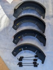NEW Austin Healey 100-4 BN2 / 100-6 1955-59 Front Brake shoes
