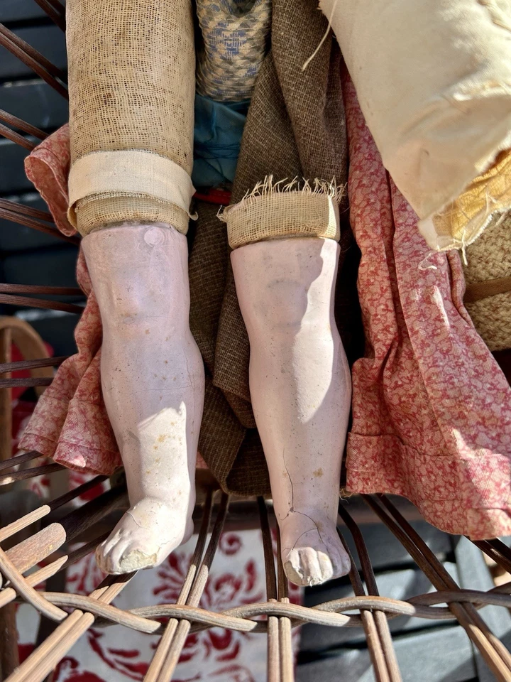 Paper Mache Shoulder Head Doll, Glass Eyes, Straw Body, Late 1800s SPOOKY.AS IS - Image 4 of 4