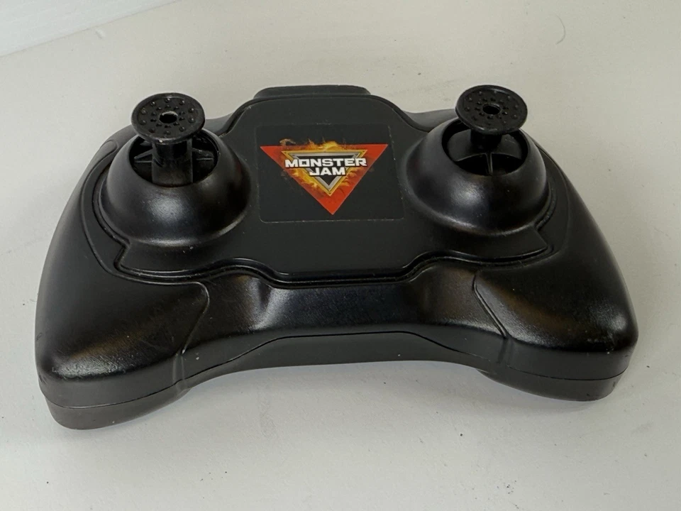 Monster Jam 1:24 Grave Digger / El Toro RC 2.4GHz Remote Control Only 66803TX - Image 4 of 4