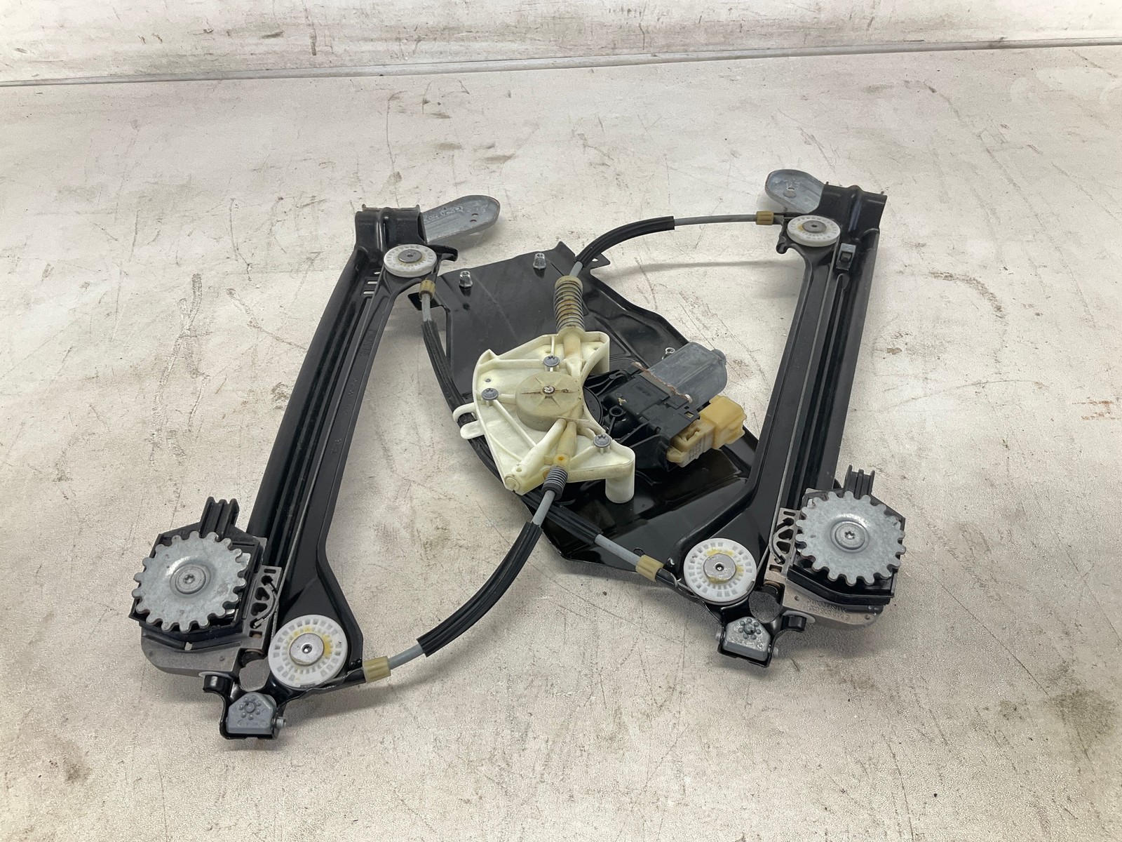 16 MASERATI Ghibli Rear Left Door Window Regulator w/ Motor OEM CM