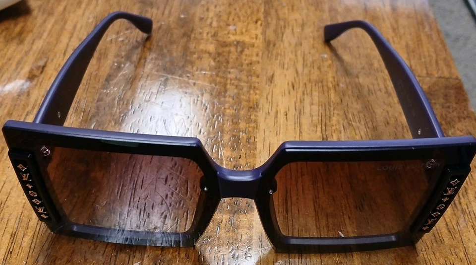 ¡Gafas de sol Louis Vuitton moradas de gran tamaño planas cuadradas! Usado, pero excelente! Foto 2 de 4