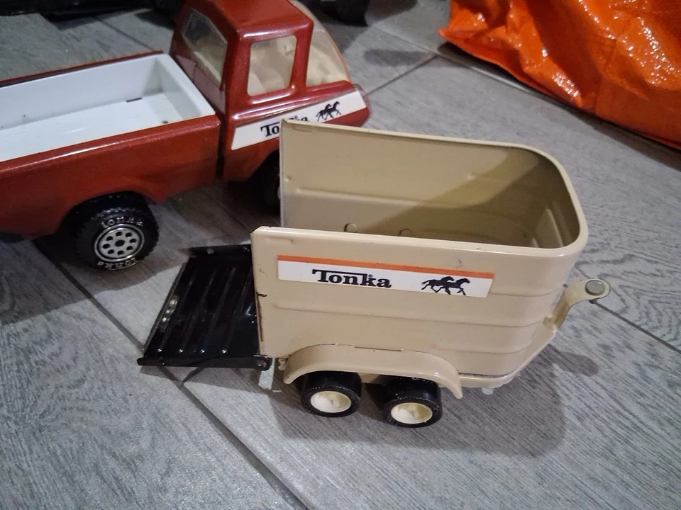 Tonka Stables Truck and Trailer Rare Vintage 1970s Tin Toy With 1 Horse - Image 4 of 4