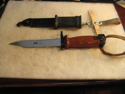 Polish Bayonet Fighting Knife with Wire Cutter Scabbard With Belt Hanger