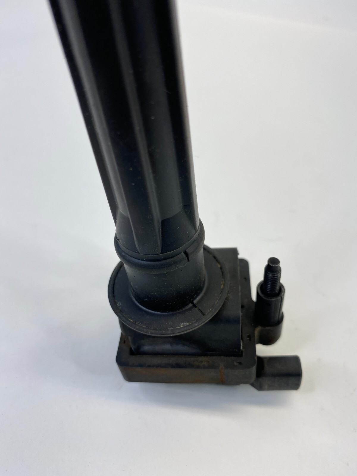 2005  05 Dodge Magnum 3.5L A/T Engine Direct Ignition Coil Igniter 04609088A OEM