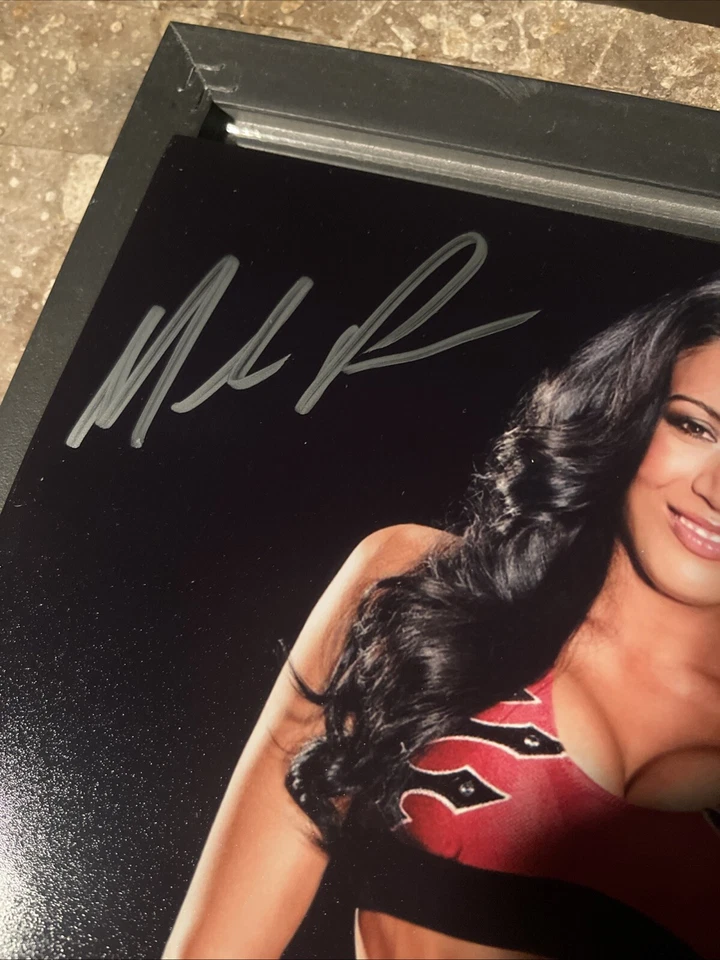 梅丽娜签名 8x10 WWE DIVAS — 第 3/4 张图片