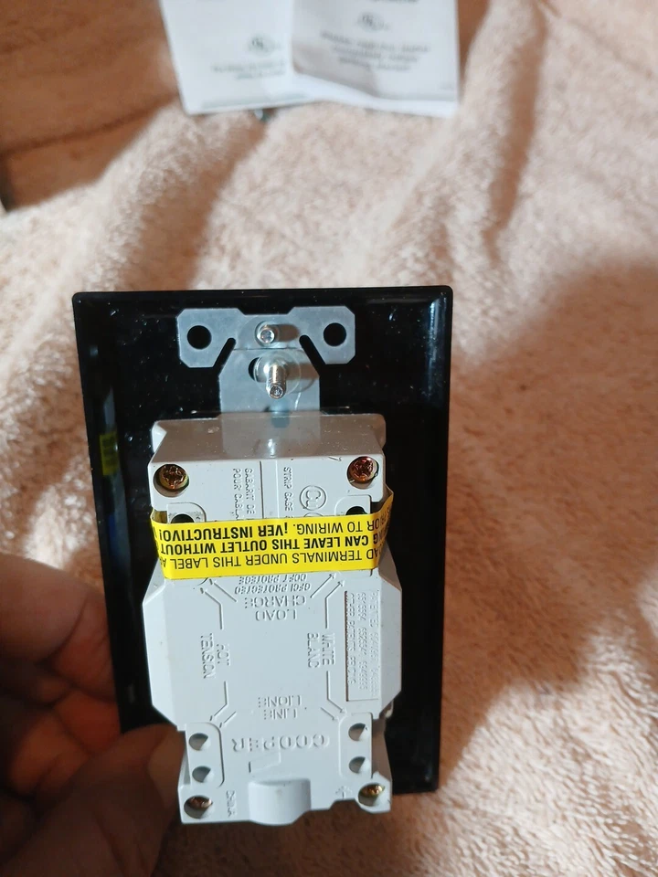 Dispositivos de cableado Cooper ~ Interruptor combinado ShockSentry/GFCI negro nuevo 2006 Foto 4 de 4