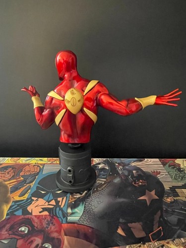 Bowen Marvel Spider-man (Iron Spider) mini-bust 561/700 - Picture 6 of 9