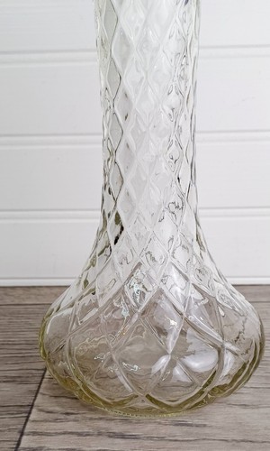 Vintage HOOSIER GLASS Bud Vase, Quilted Diamond Cut Pattern Marked #4095 9" Tall - Picture 2 of 7