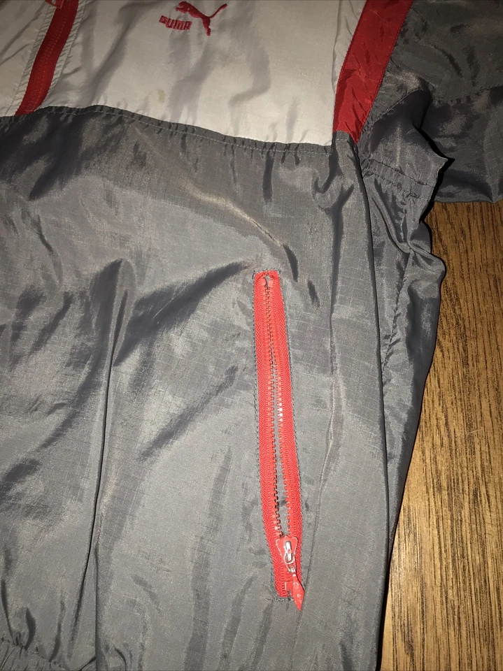Chaqueta deportiva Puma roja cremallera completa vintage para hombre L grande gris rojo traje a rayas Y2K Foto 4 de 4