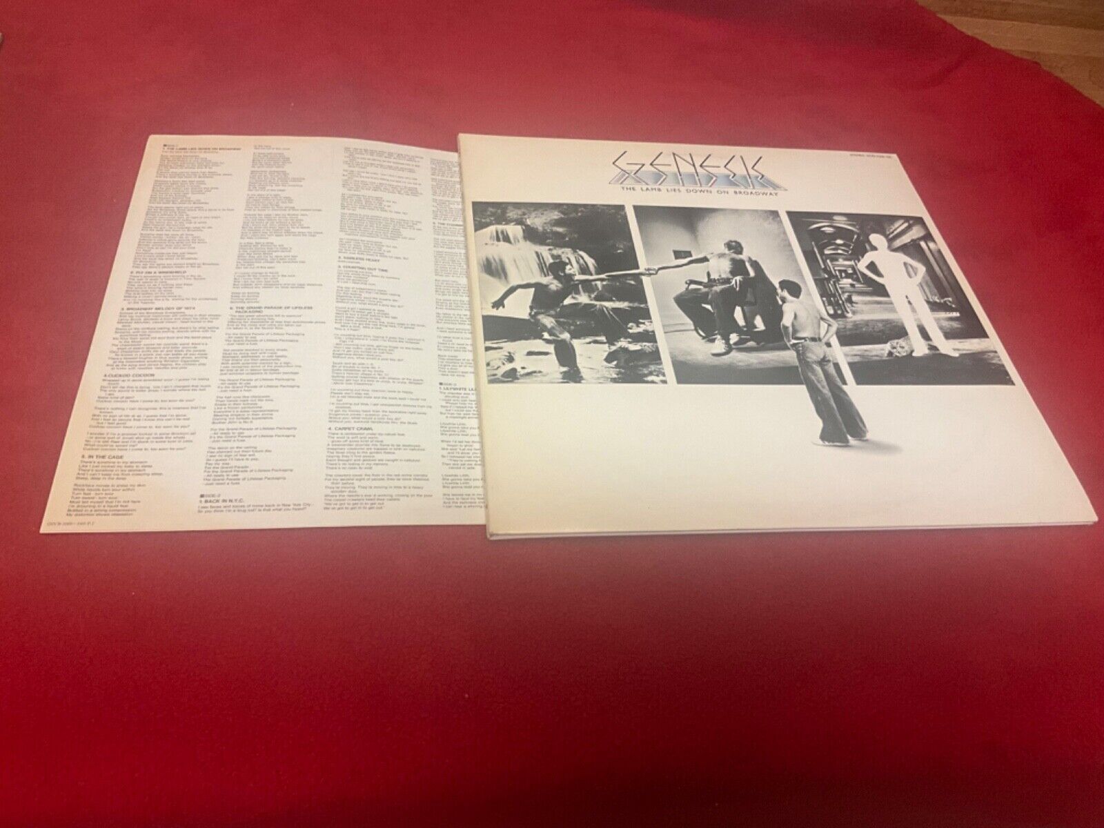 Genesis ‎– The Lamb Lies Down On Broadway LP ( MADE JAPAN )