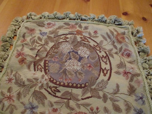 Aubusson Needlepoint Pillow Cover no tag 18” X 16” Floral Ring Roses Tassels EUC - Picture 12 of 16