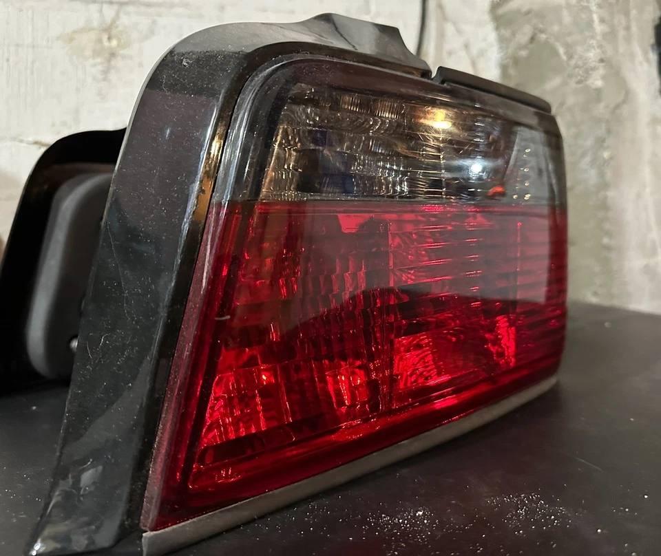 Se adapta a BMW E36 325i 328i 1992-1998 sedán luces traseras rojas/humo lámparas de freno Foto 3 de 4